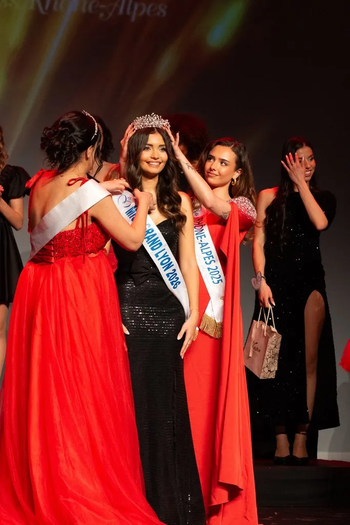 Miss Grand Lyon 2026 : scène d'élection sur le thème du cirque